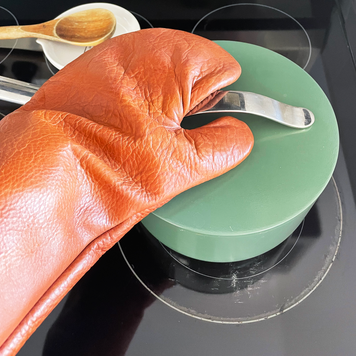 Great Useful Stuff — Premium 100% USA Leather Oven Mitt