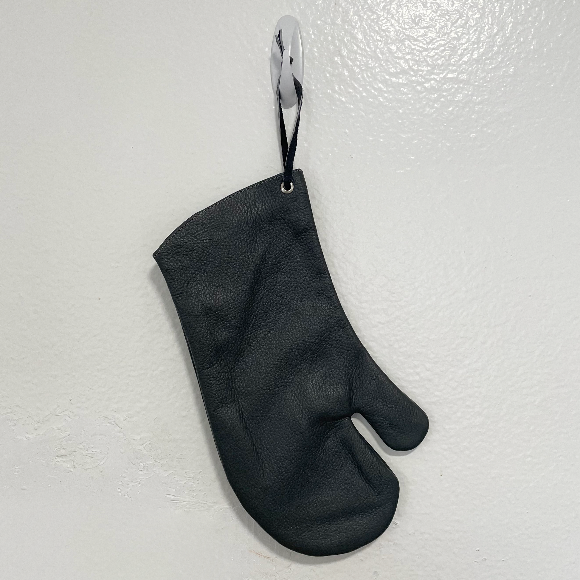 Great Useful Stuff — Premium 100% USA Leather Oven Mitt